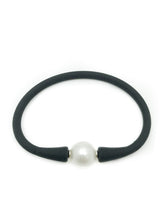 Load image into Gallery viewer, Natural Cultured Pearl Black Rubber Bracelet
